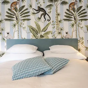 Blue Flat By Grazrentals Location & Free Parking Apartment